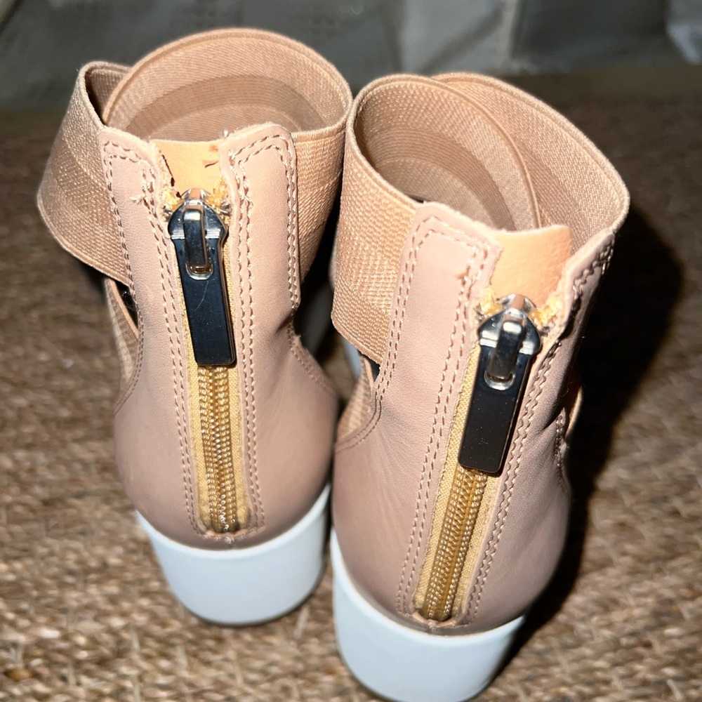Sorel Tan Platform Wedge Sandals with White Sole - Picture 4 of 7